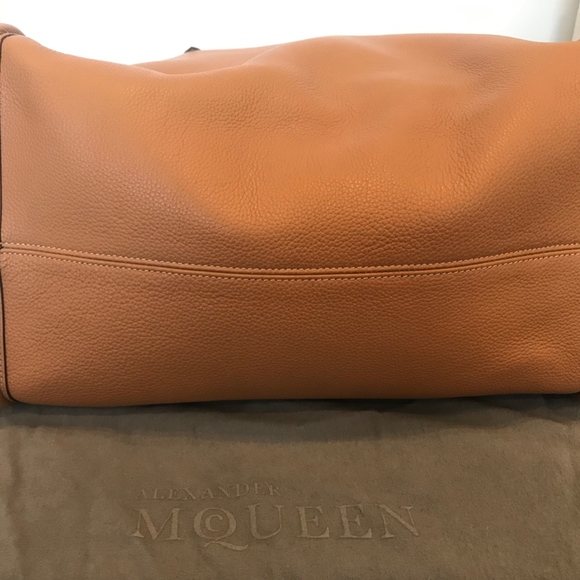Alexander McQueen Large Pebbled Camel Leather Tote - Picture 3 of 8